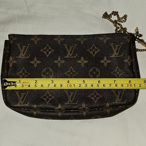 Louis Vuitton Monogram Pochette - Picture 4 of 8
